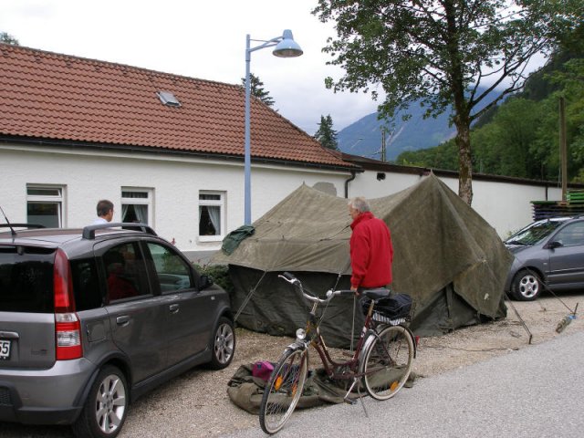 zeltaufbaun_09_07_09_-0000