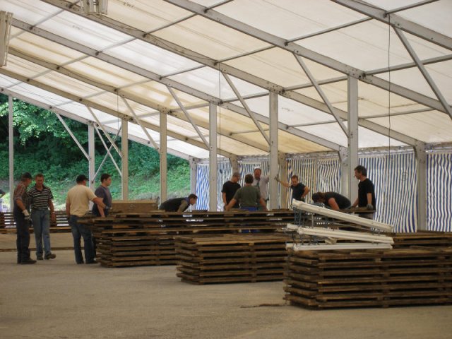 zeltaufbaun_09_07_09_-0074